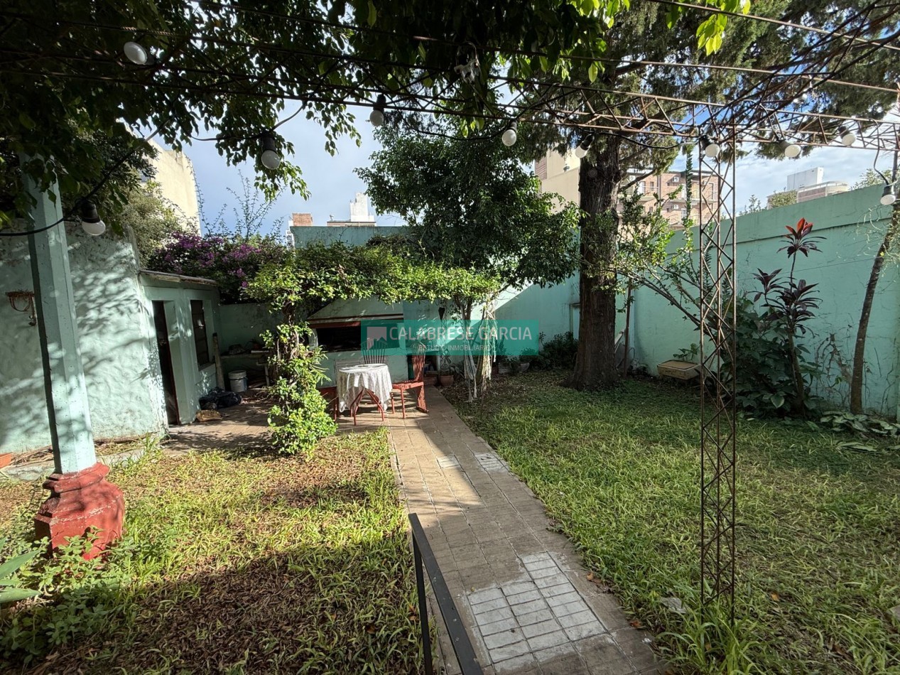 Se vende casa familiar dentro de bulevares 