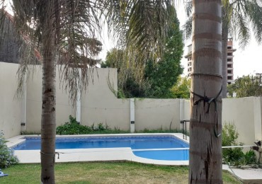SE VENDE CASA ZONA CENTRO PARQUE CON PISCINA 