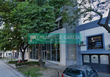SE ALQUILA OFICINA COMERCIAL EN EL EDIFICIO DE LA CAMARA ARGENTINA DE LA CONSTRUCCION 