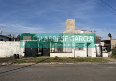 Alquilo casa zona Av. Jorge Newbery y Caputto