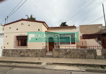Se vende casa familiar dentro de bulevares 