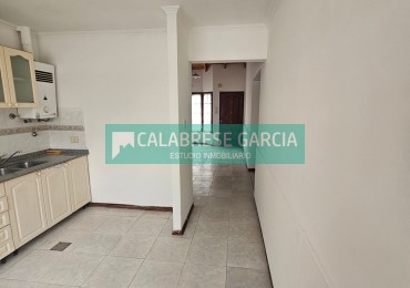 Se alquila casa en planta baja en barrio cerrado zona centro